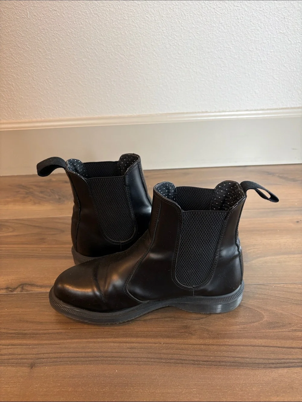 Women’s Dr. Martens Black Leather Chelsea Ankle Boots- Size 7.5